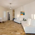 Needa's - Emotions House Crystal Pool *