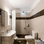 Tatil Evi Needa's - Emotions House Crystal Pool Mikrá Mandínia