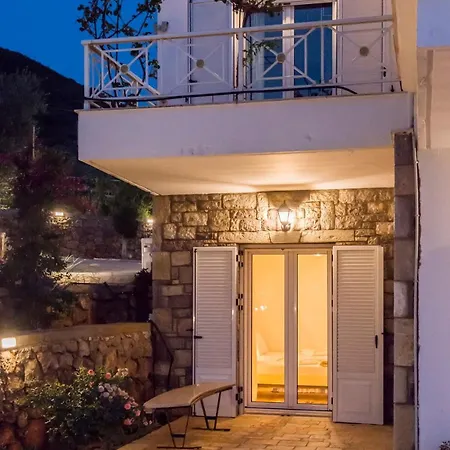 בית נופש Needa's - Emotions House Crystal Pool *