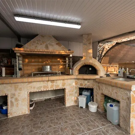 Needa's - Emotions House Crystal Pool בית נופש *