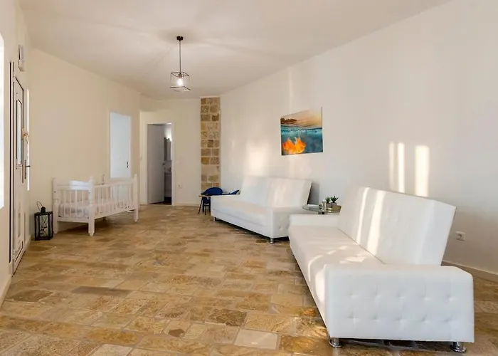 Needa's - Emotions House Crystal Pool *