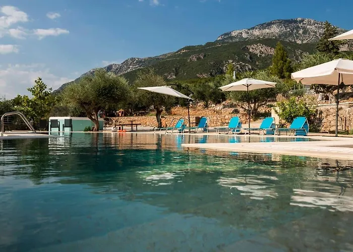 בית נופש Needa's - Emotions House Crystal Pool Mikrá Mandínia