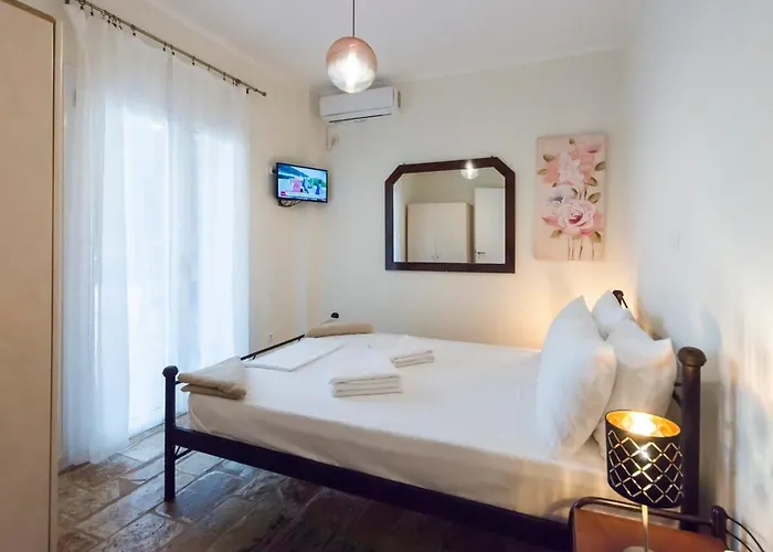 בית נופש Needa's - Emotions House Crystal Pool *