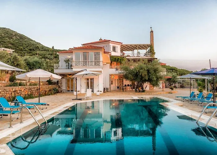 בית נופש Needa's - Emotions House Crystal Pool Mikrá Mandínia