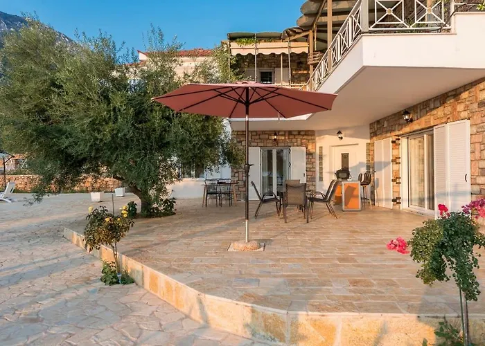 Needa's - Emotions House Crystal Pool בית נופש Mikrá Mandínia