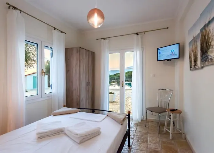 Needa's - Emotions House Crystal Pool *