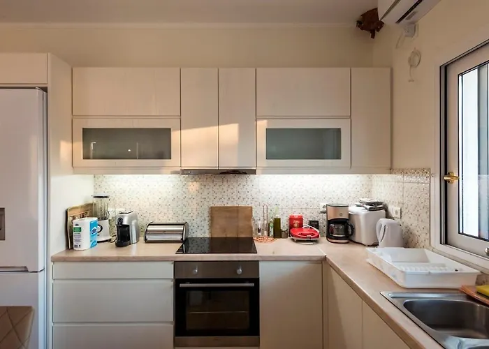 בית נופש Needa's - Emotions House Crystal Pool Mikrá Mandínia